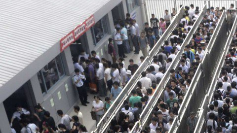 Colas astronómicas por la promoción.