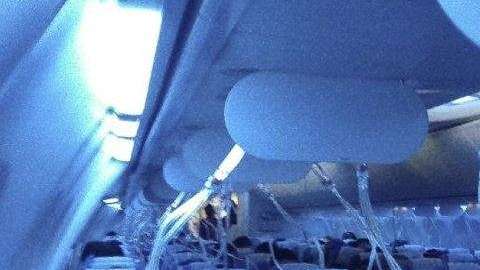 La gente posteó en la red social china Weibo imágenes con las máscaras de oxígeno caídas.