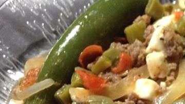 Una deliciosa comida mexicana, carne molida con nopales.