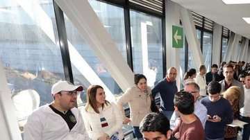 La afluencia de votantes supera la capacidad de las casillas especiales.