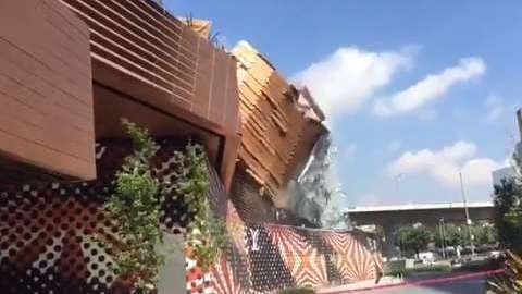 La plaza comercial está en construcción.