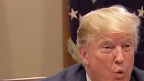 El presidente Trump leyó un comunicado el martes.