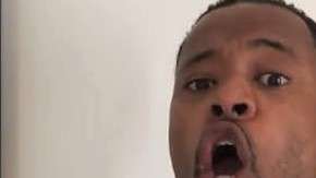 El futbolista francés Patrice Evra le canta a Cristiano.