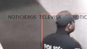 Una de las puertas de seguridad requiere huella dactilar.