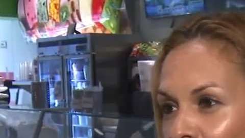 Amada Gallardo dijo que a pesar de la amenaza, el cliente es bienvenido a su local.