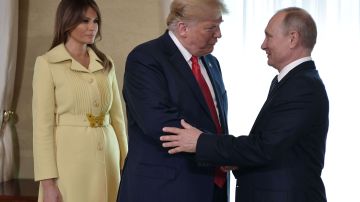 La primera dama Melania Trump y los presidentes Donald Trump y Vladimir Putin.