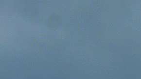 Una ambulancia transporta heridos del avión de AeroMexico que cayó en Durango.