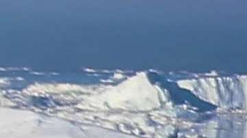 El iceberg amenaza a una pequeña localidad.