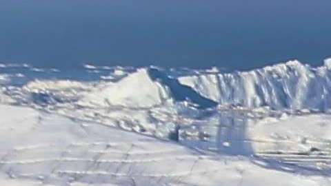 El iceberg amenaza a una pequeña localidad.