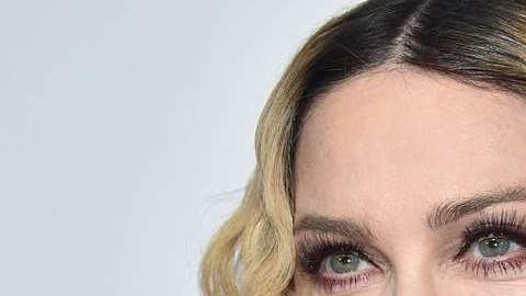 Madonna ayuda a los huérfanos.