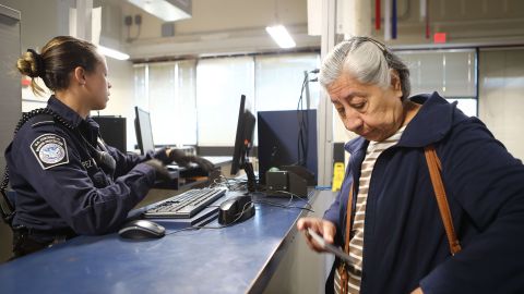 No tener un abogado reduce desproporcionadamente la posibilidad de recibir el asilo