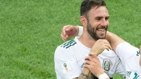 Miguel Layún y Javier Hernández están en medio de la polémica. (Foto: Imago7/ Ismael Arroyo)