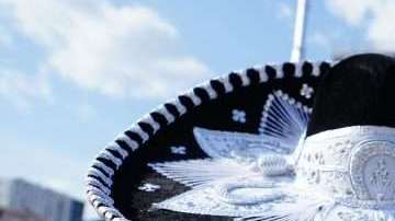 Aficionados mexicanos en Rusia buscan boletos para el juego ante Brasil en Samara. (Foto: Imago7/Ismael Arroyo)