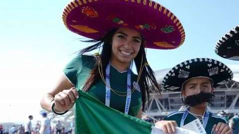 Aficionados de México, a las afueras del estadio Arena Samara. (Foto: Imago7)