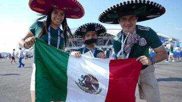 Aficionados de México, a las afueras del estadio Arena Samara. (Foto: Imago7)