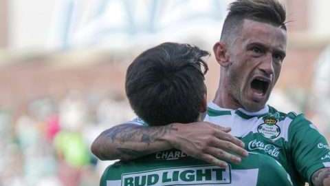Brian Lozano festeja su gol para Santos Laguna ante Lobos BUAP. (Foto: Imago7)