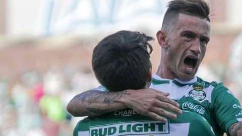 Brian Lozano festeja su gol para Santos Laguna ante Lobos BUAP. (Foto: Imago7)