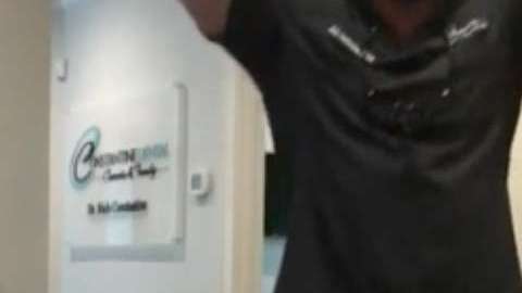 El dentista sexy que revoluciona internet.