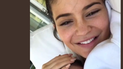 Kylie Jenner junto a su pequeña Stormi.