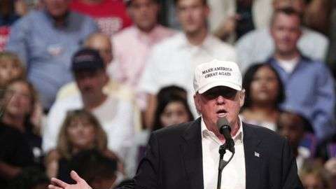 Donald Trump llegó al poder en EE.UU. presentándose como una opción contra la élite política del país.