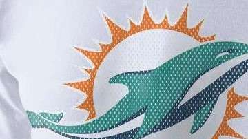 Los Miami Dolphins no le hacen el feo al fútbol.