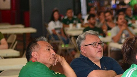 Seguidores de la selección mexicana llenaron Chitown para ver el juego contra Brasil. (Javier Quiroz / La Raza)