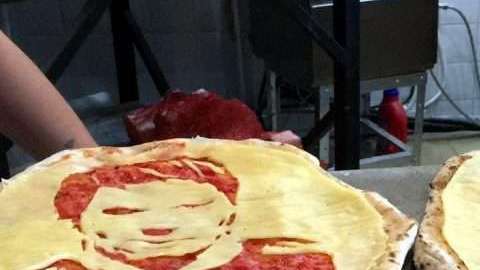 Messi, Cristiano y Suárez forman parte del repertorio del chef Valery Maksimchyk.