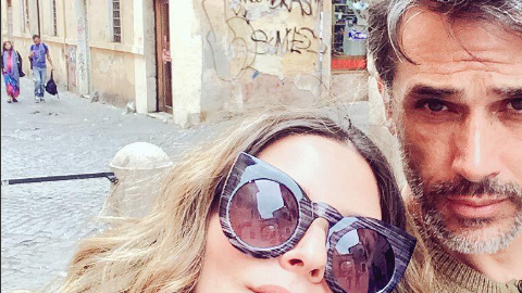 Issabela Camil con su esposo Sergio Mayer.