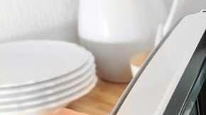 Expertos indican que cocinar en el microondas es muy seguro.