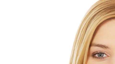 Las mujeres de hoy hablan en un tono más profundo, más grave, que como hablaban sus madres o abuelas.