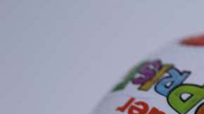 La mujer cometió una imprudencia con el huevo de plástico.