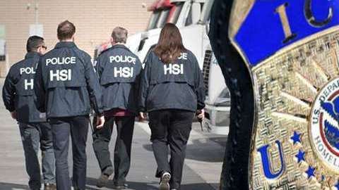 Los trabajadores encontrados durante estas investigaciones son arrestados y puestos en deportación