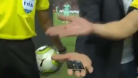 El volado para el saque inicial se hizo con una tarjeta de crédito