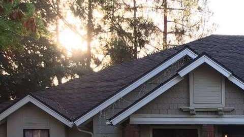 Las autoridades acordonaron el hogar donde falleció el menor.