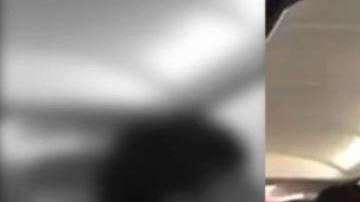 El hombre no hallaba la forma para guardar su maleta.