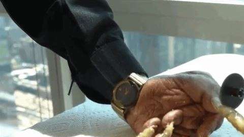 Las uñas medían 900 centímetros.