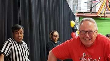 Bob Ignatowski Sr. (c) todavía se sorprende de sus 4 premios de lotería.