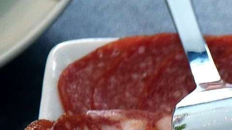 El salami ha sido relacionado con episodios maníacos.