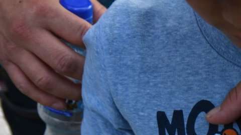 Muchos niños huyen sin sus padres y otros son separados