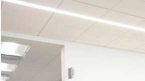 Hay computadoras que permiten trabajar de pie.