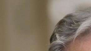 José Mujica renuncia al Senado de Uruguay.