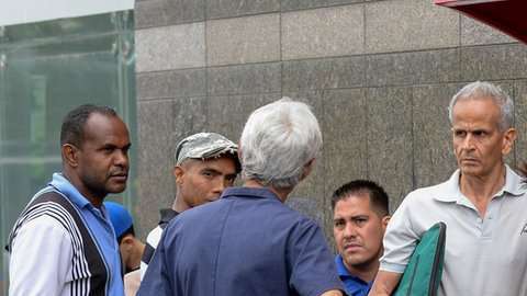 Los venezolanos en busca de bolívar soberano.