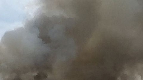 Fotografía cedida por la Coordinación Estatal de Protección Civil (CPCE) del estado de Durango, del avión de pasajeros de la aerolínea Aeroméxico que se estrelló este martes 31 de julio de 2018, en Durango (México). EFE