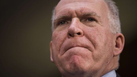 John Brennan le sugirió a Trump tomar distancia de Rusia.