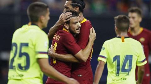 El AS Roma celebra el triunfo ante el FC Barcelona, en el estadio de Arlington. (Foto: EFE/Larry W. Smith)