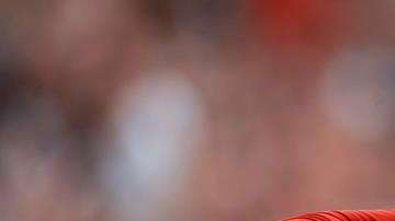 Mohamed Salah deberá pagar una considerable multa por hablar con su celular mientras conducía
