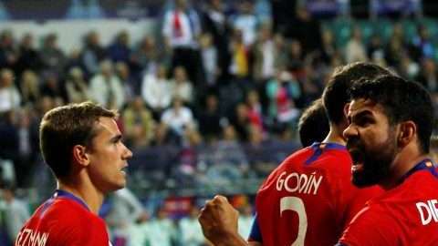 Diego Costa celebra un gol del Atlético Madrid ante el Real Madrid en la Supercopa de la UEFA. (Foto: EFE/TOMS KALNINS)