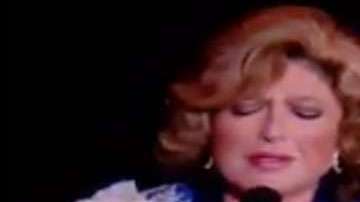 Angélica María cayó en pleno concierto.