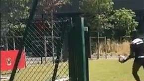 Mario Balotelli impone un nuevo reto para sus colegas futbolistas.