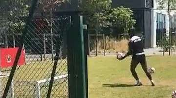 Mario Balotelli impone un nuevo reto para sus colegas futbolistas.